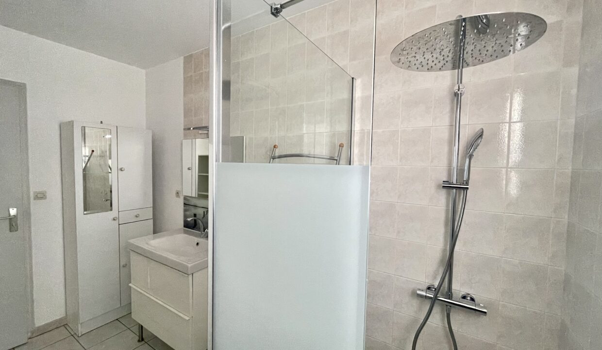 QUARTIER-DE-LA-SAUZAIE-PAVILLON-AVEC-JARDIN-CLOS-300M-DU-BORD-DE-MER-WIFI-8