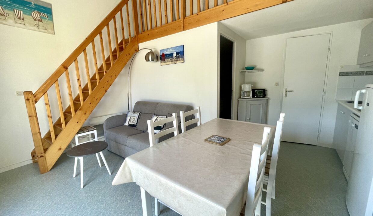 QUARTIER-DES-DUNES-RESIDENCE-AVEC-PISCINE-ext.-CHAUFFEE-ET-TENNIS-COLLECTIFS-ACCES-DIRECT-A-LA-PLAGE-WIFI-2