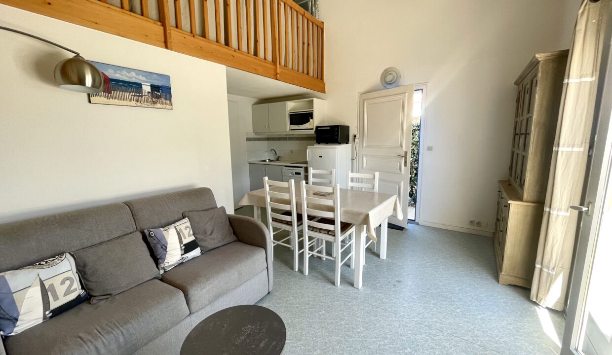 QUARTIER-DES-DUNES-RESIDENCE-AVEC-PISCINE-ext.-CHAUFFEE-ET-TENNIS-COLLECTIFS-ACCES-DIRECT-A-LA-PLAGE-WIFI-3