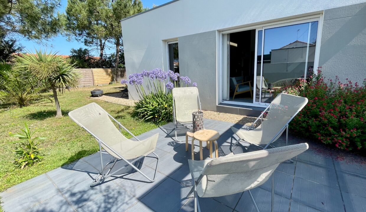 QUARTIER-DU-BACCHUS-500M-DU-CENTRE-BOURG-MAISON-TOUT-CONFORT-3-CHAMBRES-6-couchages-WIFI-1