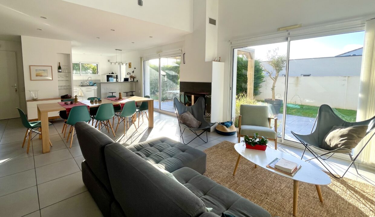QUARTIER-DU-BACCHUS-500M-DU-CENTRE-BOURG-MAISON-TOUT-CONFORT-3-CHAMBRES-6-couchages-WIFI-11