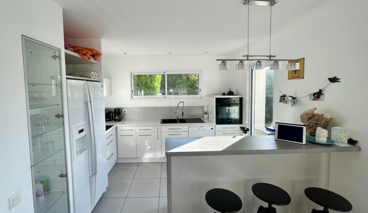 QUARTIER-DU-BACCHUS-500M-DU-CENTRE-BOURG-MAISON-TOUT-CONFORT-3-CHAMBRES-6-couchages-WIFI-14