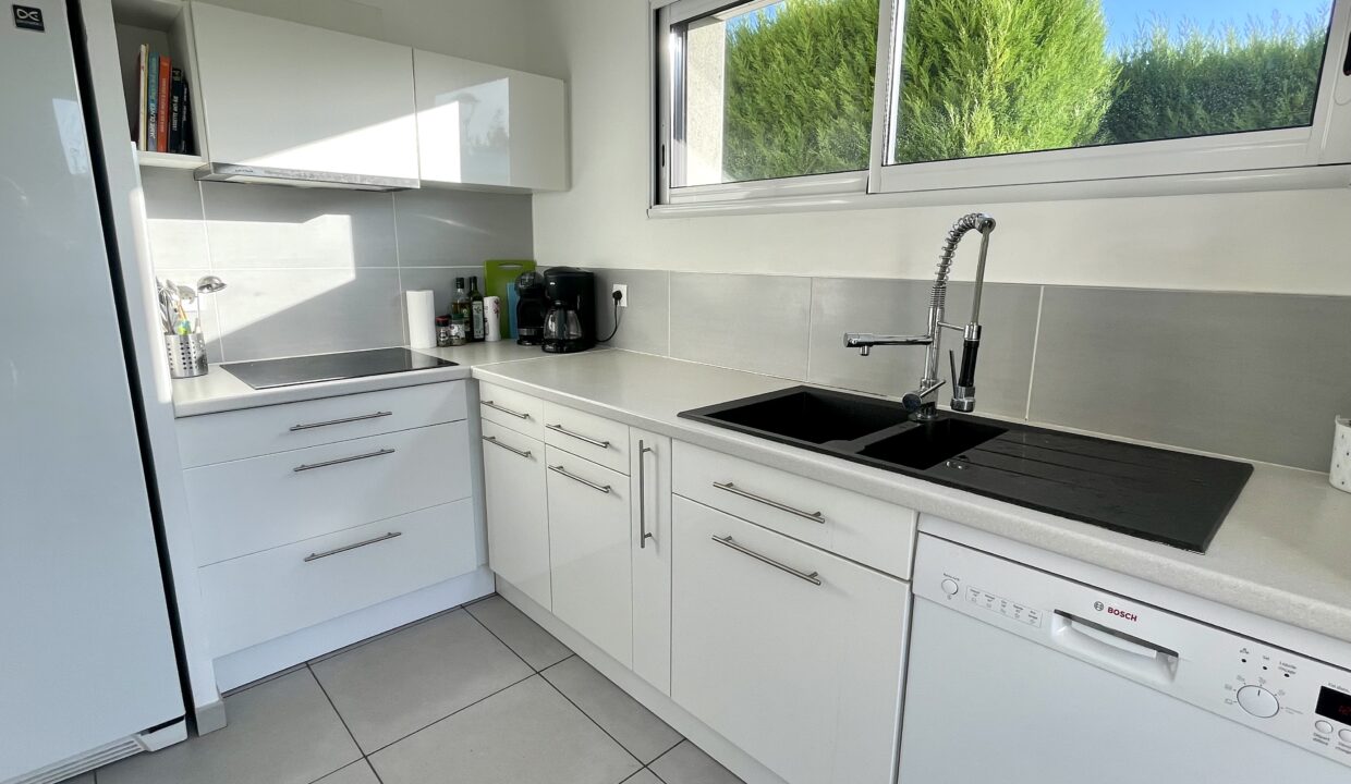 QUARTIER-DU-BACCHUS-500M-DU-CENTRE-BOURG-MAISON-TOUT-CONFORT-3-CHAMBRES-6-couchages-WIFI-16