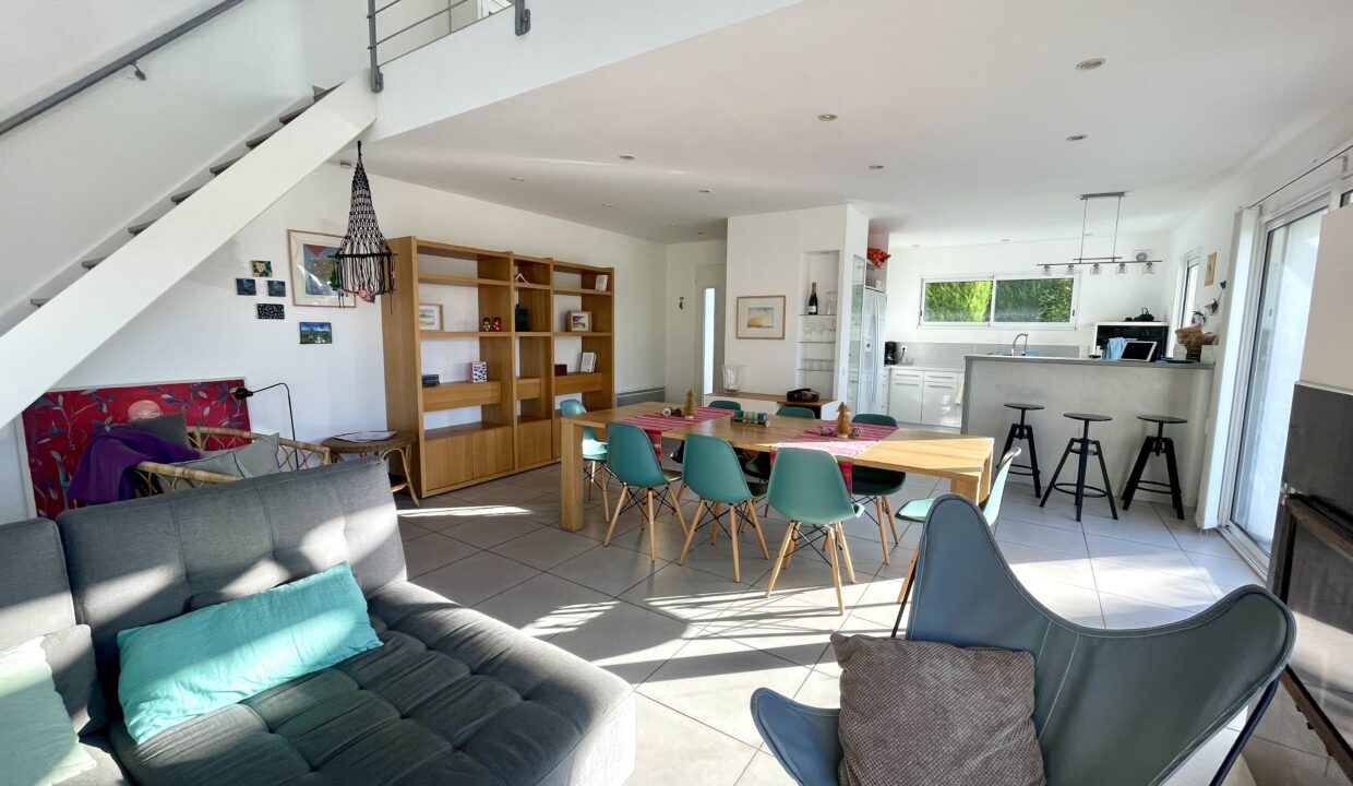 QUARTIER-DU-BACCHUS-500M-DU-CENTRE-BOURG-MAISON-TOUT-CONFORT-3-CHAMBRES-6-couchages-WIFI-3
