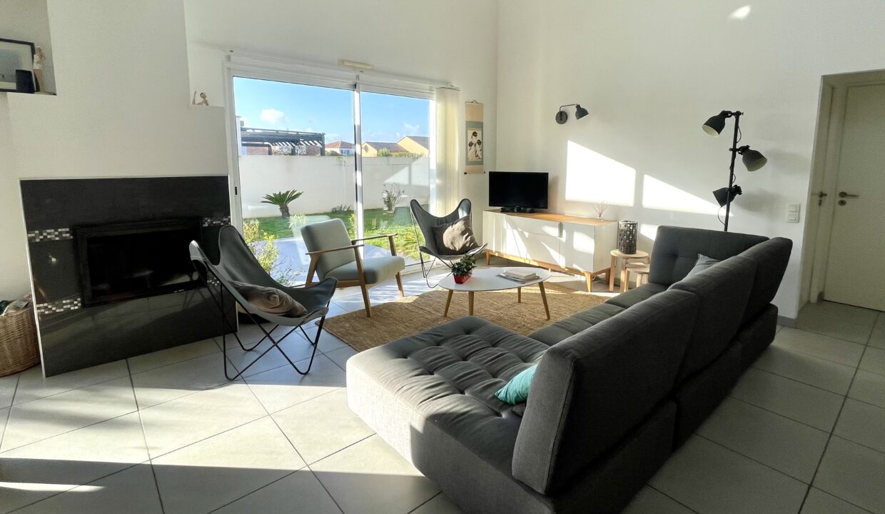 QUARTIER-DU-BACCHUS-500M-DU-CENTRE-BOURG-MAISON-TOUT-CONFORT-3-CHAMBRES-6-couchages-WIFI-4