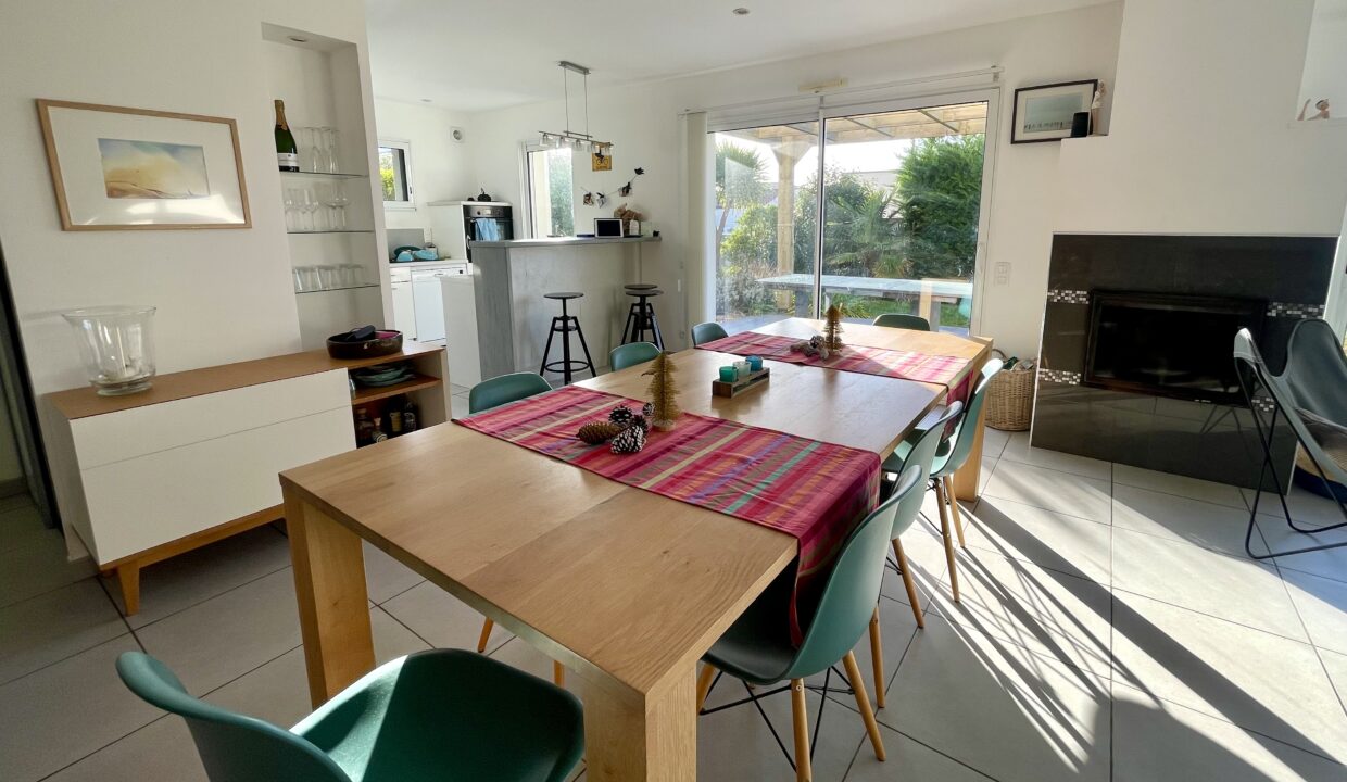 QUARTIER-DU-BACCHUS-500M-DU-CENTRE-BOURG-MAISON-TOUT-CONFORT-3-CHAMBRES-6-couchages-WIFI-8