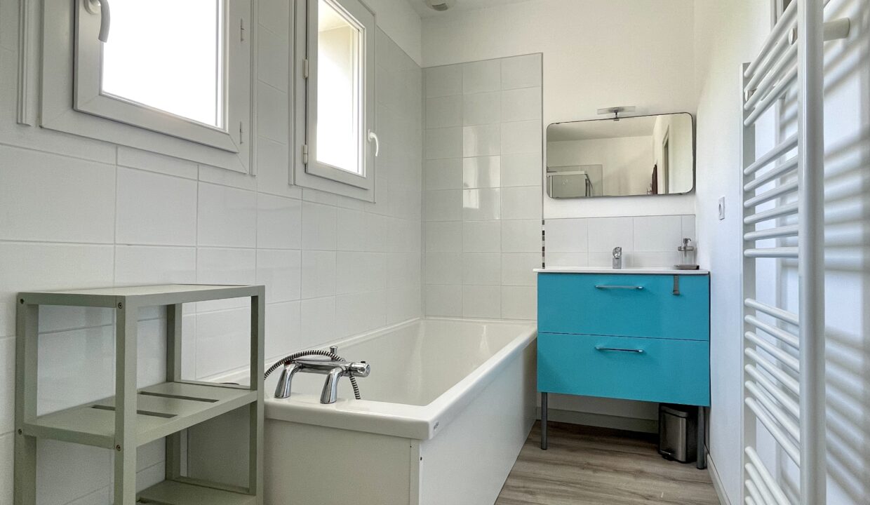 QUARTIER-DU-MARAIS-GIRARD-PLAGE-A-PIED-AU-CALME-EN-IMPASSE-MAISON-FAMILIALE-9-COUCHAGES-WIFI-11