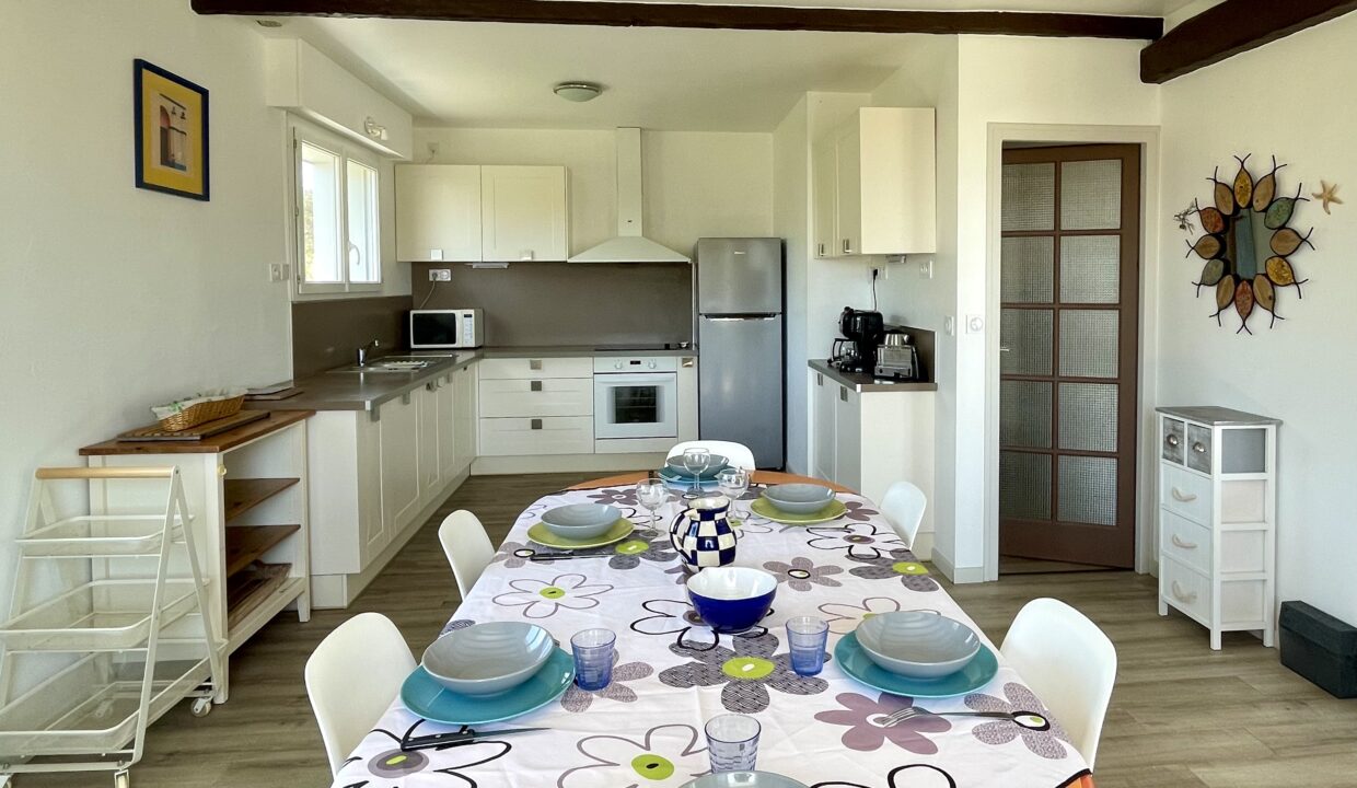 QUARTIER-DU-MARAIS-GIRARD-PLAGE-A-PIED-AU-CALME-EN-IMPASSE-MAISON-FAMILIALE-9-COUCHAGES-WIFI-5