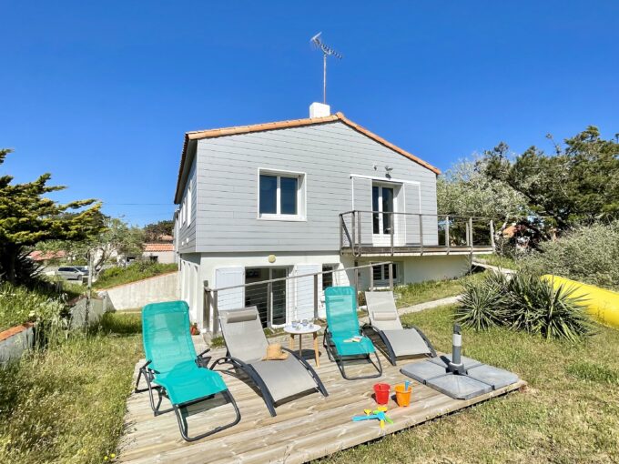 QUARTIER DU MARAIS GIRARD - PLAGE A PIED - AU CALME EN IMPASSE - MAISON FAMILIALE 9 COUCHAGES - WIFI