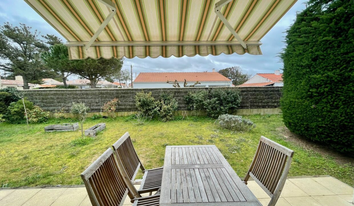 QUARTIER-DU-PIED-DE-CHAUME-750-M-DE-LA-PLAGE-DU-MARAIS-GIRARD-Maison-de-pays-2-chambres-4-couchages-WIFI-1