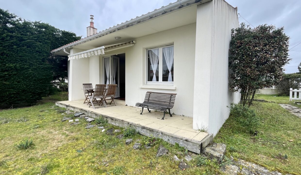 QUARTIER-DU-PIED-DE-CHAUME-750-M-DE-LA-PLAGE-DU-MARAIS-GIRARD-Maison-de-pays-2-chambres-4-couchages-WIFI-10