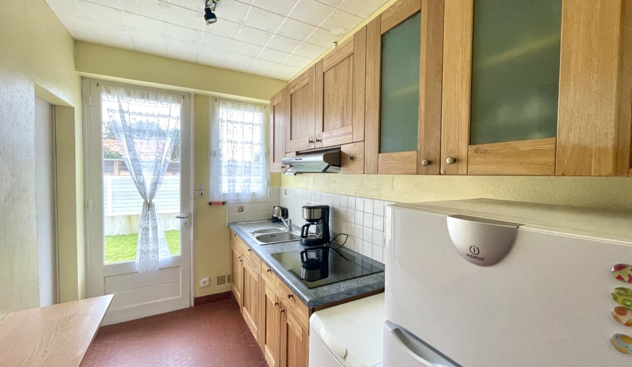 QUARTIER-DU-PIED-DE-CHAUME-750-M-DE-LA-PLAGE-DU-MARAIS-GIRARD-Maison-de-pays-2-chambres-4-couchages-WIFI-2