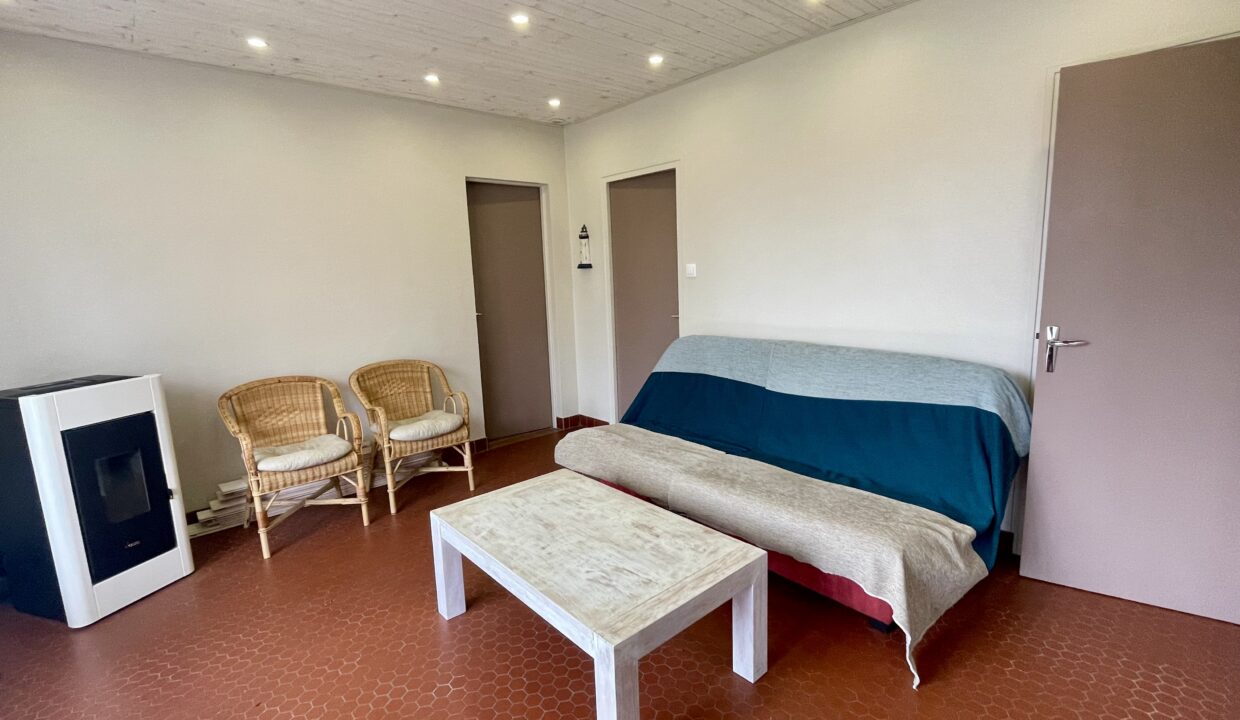 QUARTIER-DU-PIED-DE-CHAUME-750-M-DE-LA-PLAGE-DU-MARAIS-GIRARD-Maison-de-pays-2-chambres-4-couchages-WIFI-4