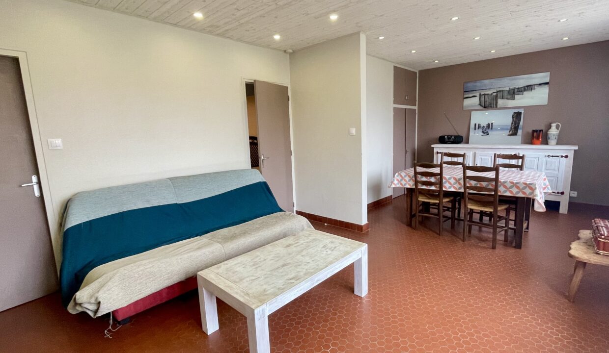 QUARTIER-DU-PIED-DE-CHAUME-750-M-DE-LA-PLAGE-DU-MARAIS-GIRARD-Maison-de-pays-2-chambres-4-couchages-WIFI-6