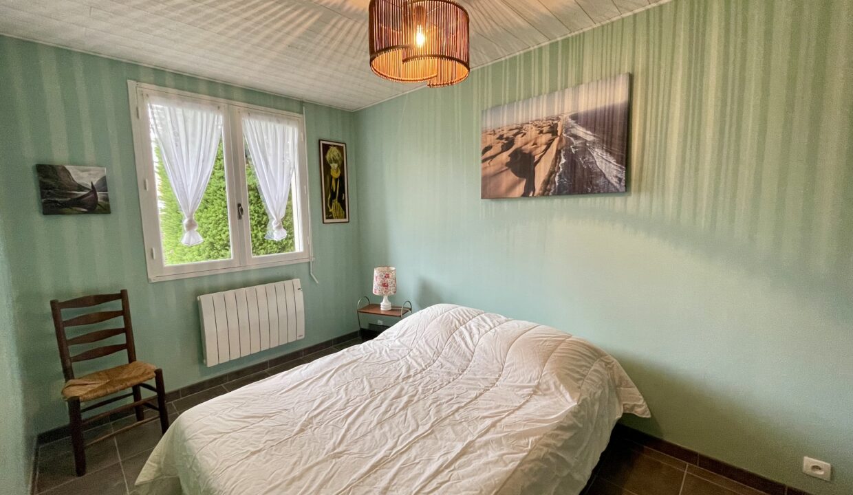 QUARTIER-DU-PIED-DE-CHAUME-750-M-DE-LA-PLAGE-DU-MARAIS-GIRARD-Maison-de-pays-2-chambres-4-couchages-WIFI-7