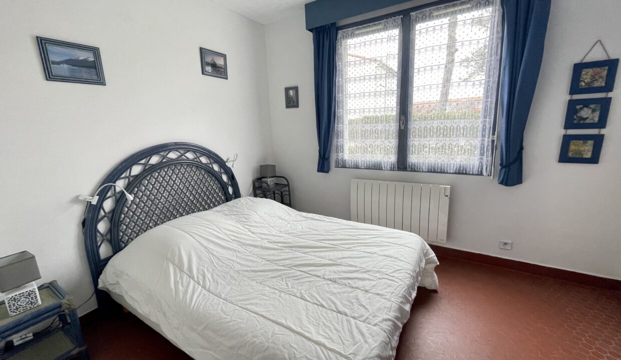 QUARTIER-DU-PIED-DE-CHAUME-750-M-DE-LA-PLAGE-DU-MARAIS-GIRARD-Maison-de-pays-2-chambres-4-couchages-WIFI-9