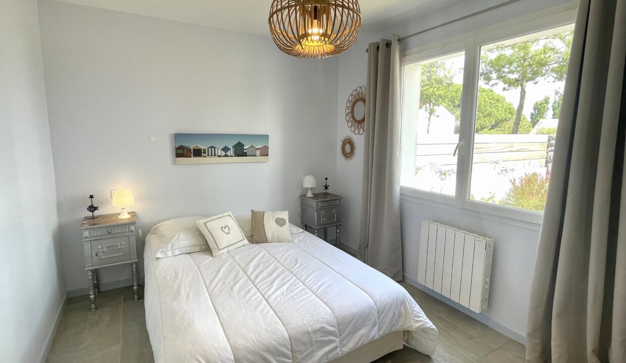 Quartier-de-La-Paree-maison-renovee-2-chambres-4-couchages-avec-jardin-clos-WIFI-10