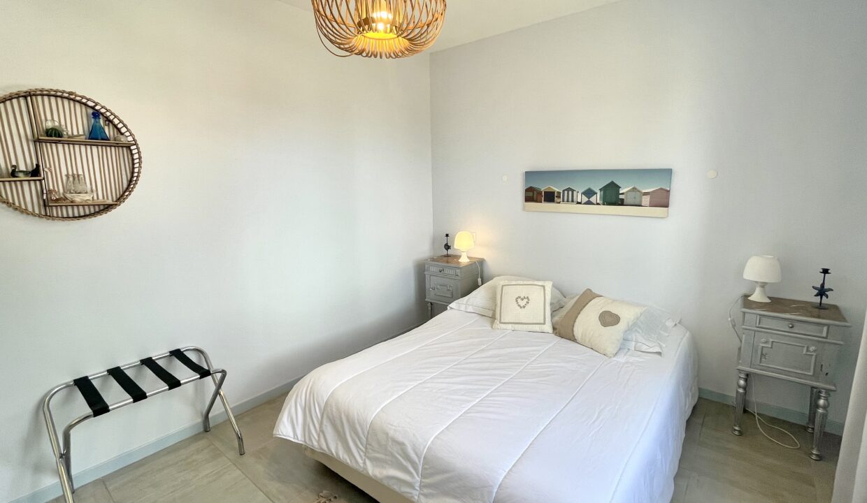 Quartier-de-La-Paree-maison-renovee-2-chambres-4-couchages-avec-jardin-clos-WIFI-11