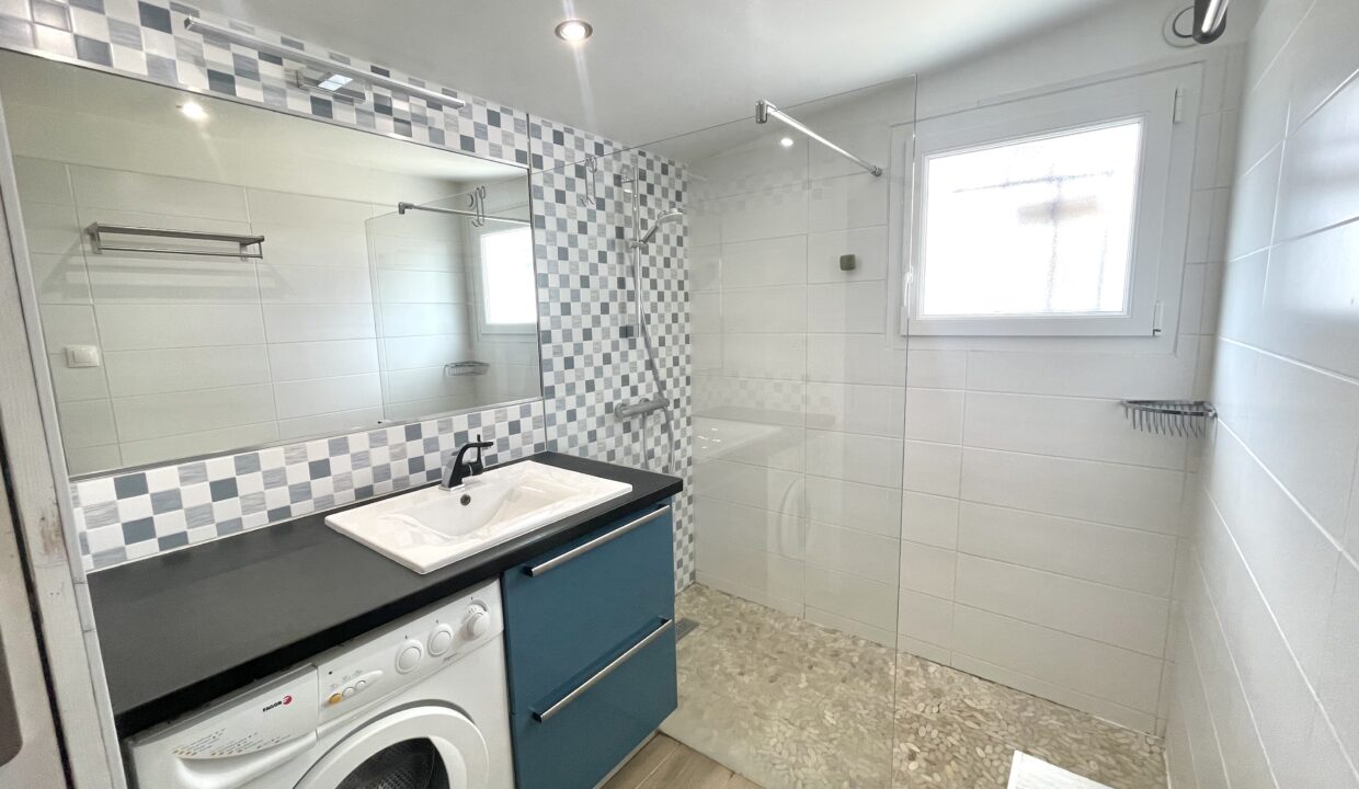Quartier-de-La-Paree-maison-renovee-2-chambres-4-couchages-avec-jardin-clos-WIFI-12