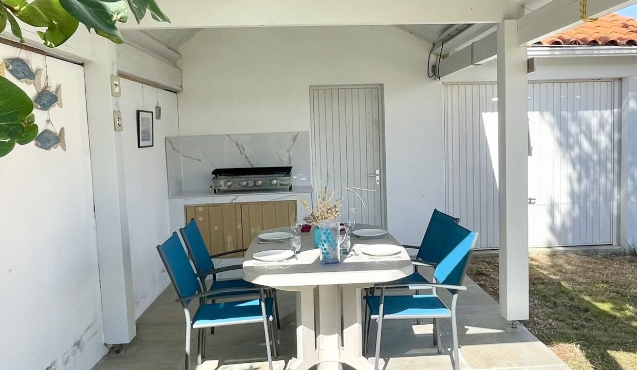 Quartier-de-La-Paree-maison-renovee-2-chambres-4-couchages-avec-jardin-clos-WIFI-15