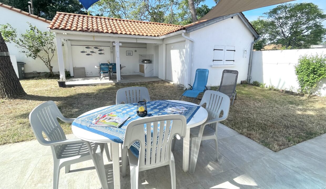 Quartier-de-La-Paree-maison-renovee-2-chambres-4-couchages-avec-jardin-clos-WIFI-17