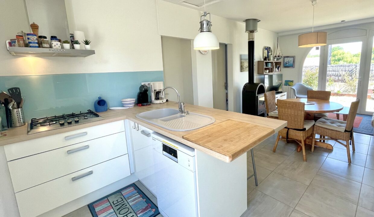 Quartier-de-La-Paree-maison-renovee-2-chambres-4-couchages-avec-jardin-clos-WIFI-3