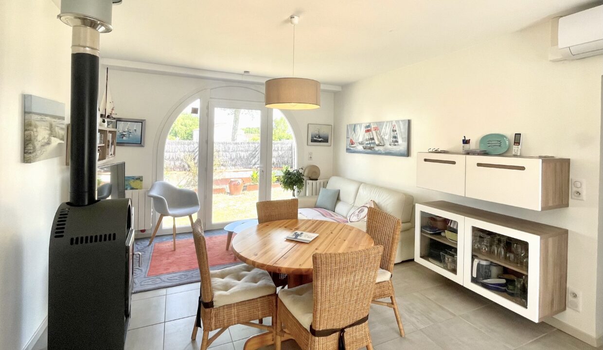 Quartier-de-La-Paree-maison-renovee-2-chambres-4-couchages-avec-jardin-clos-WIFI-6