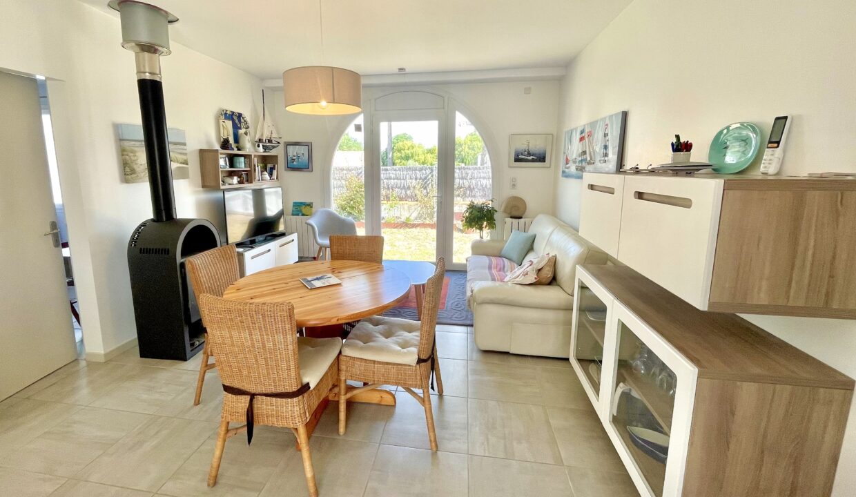 Quartier-de-La-Paree-maison-renovee-2-chambres-4-couchages-avec-jardin-clos-WIFI-7