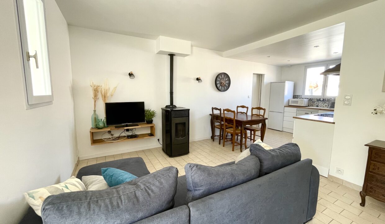 Quartier-de-la-Sauzaie-agreable-maison-recemment-renovee-2-chambres-4-couchages-Acces-WIFI-3