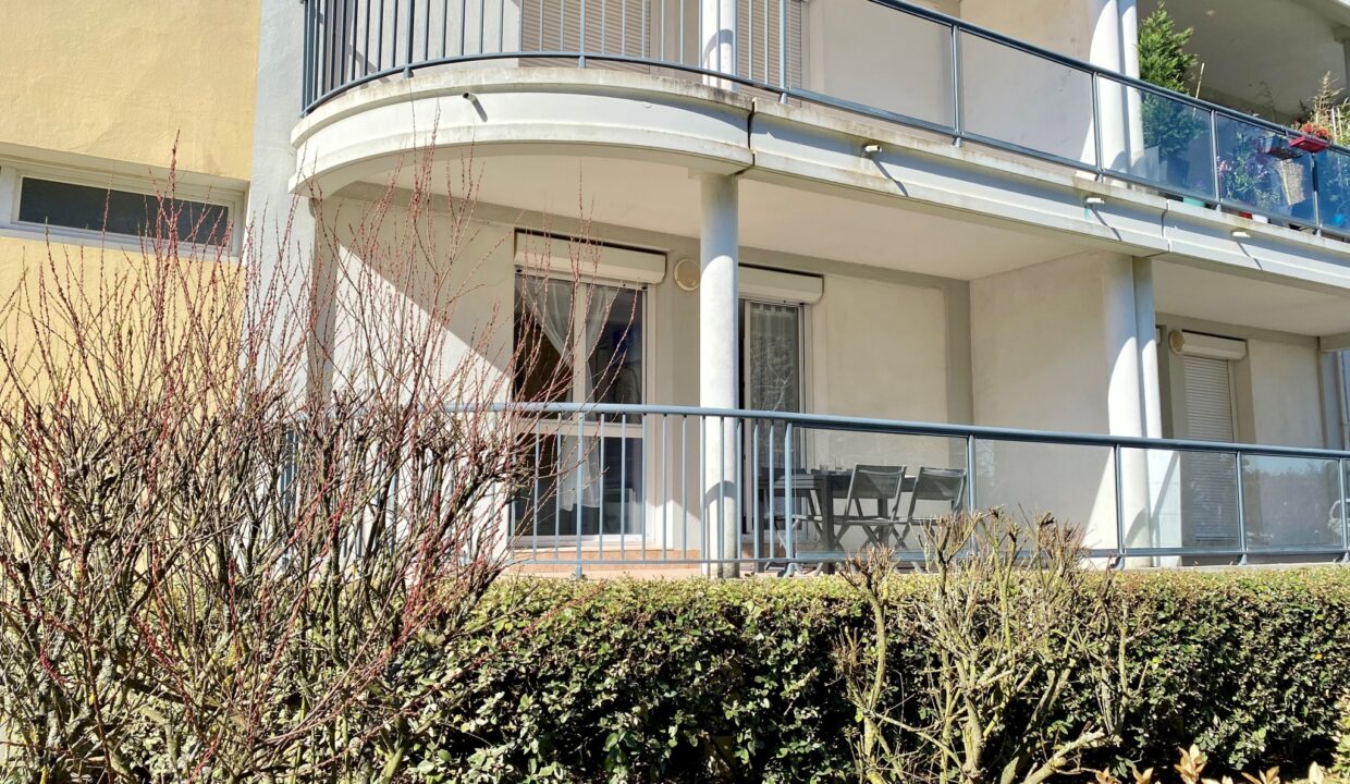 Quartier-du-Pied-de-Chaume-Appt-2-pers.-renove-et-cosy-avec-grand-balcon-Acces-WIFI-logement-classe-2-10