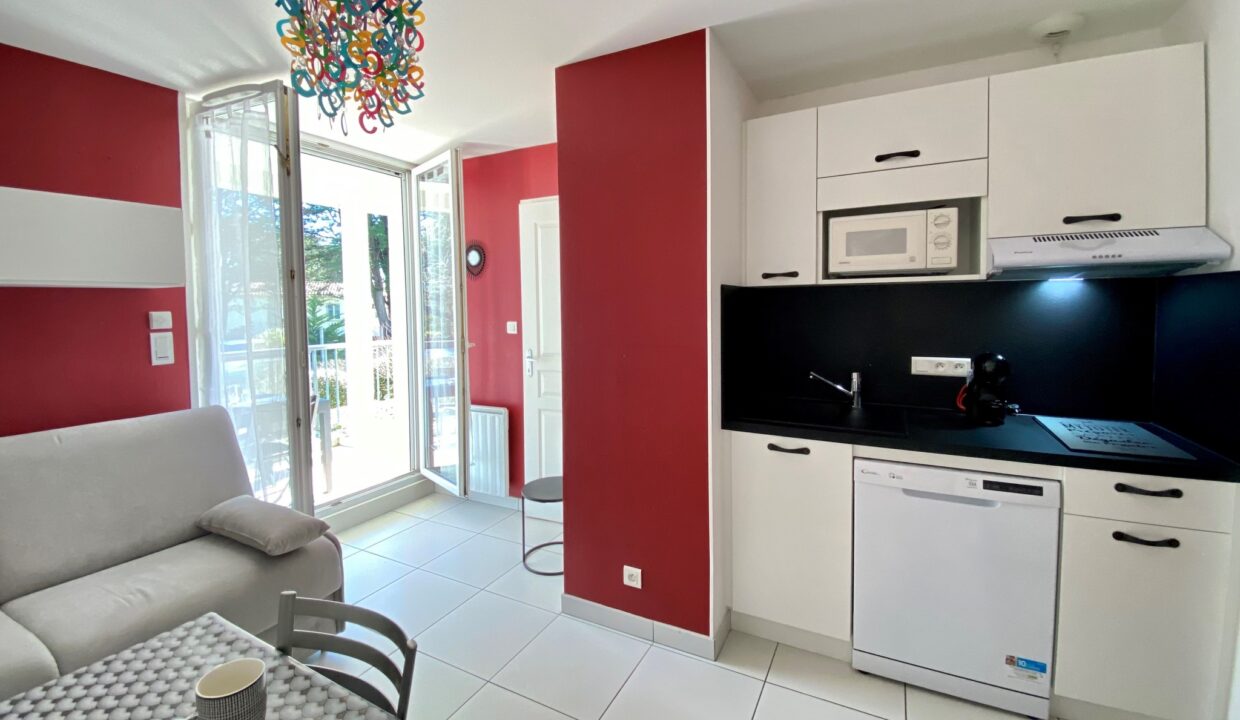 Quartier-du-Pied-de-Chaume-Appt-2-pers.-renove-et-cosy-avec-grand-balcon-Acces-WIFI-logement-classe-2-3