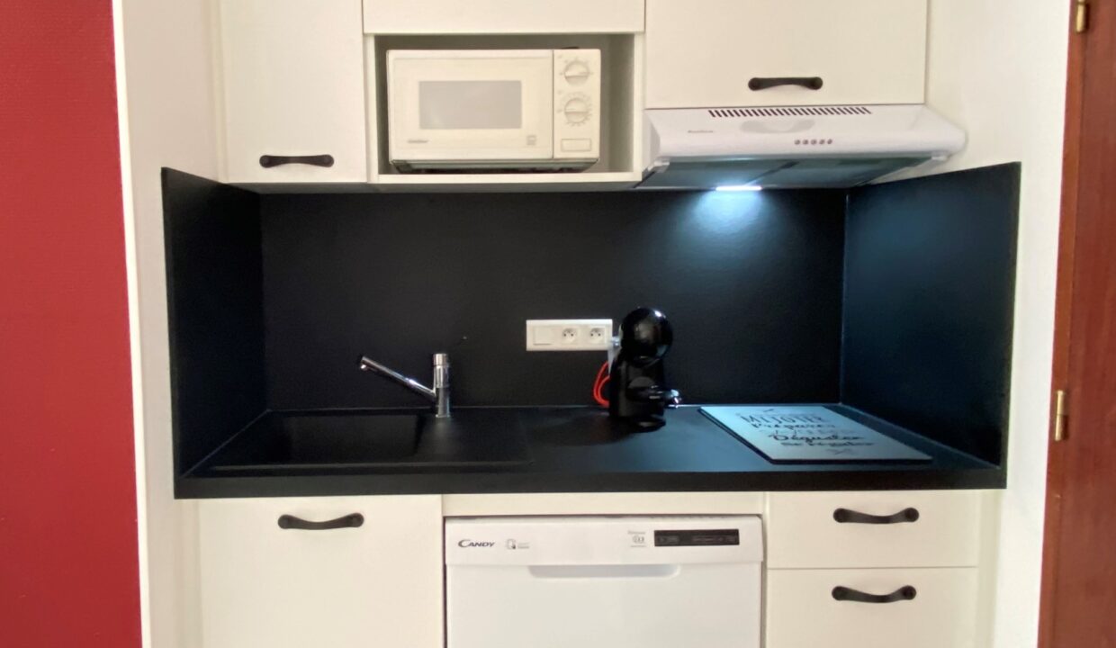 Quartier-du-Pied-de-Chaume-Appt-2-pers.-renove-et-cosy-avec-grand-balcon-Acces-WIFI-logement-classe-2-4