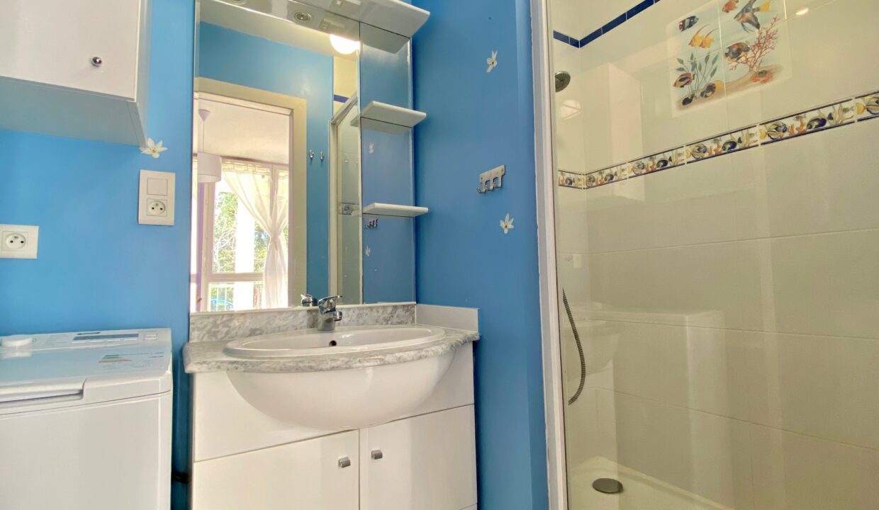 Quartier-du-Pied-de-Chaume-Appt-2-pers.-renove-et-cosy-avec-grand-balcon-Acces-WIFI-logement-classe-2-7