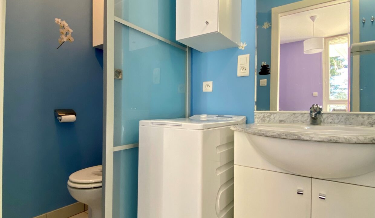 Quartier-du-Pied-de-Chaume-Appt-2-pers.-renove-et-cosy-avec-grand-balcon-Acces-WIFI-logement-classe-2-8