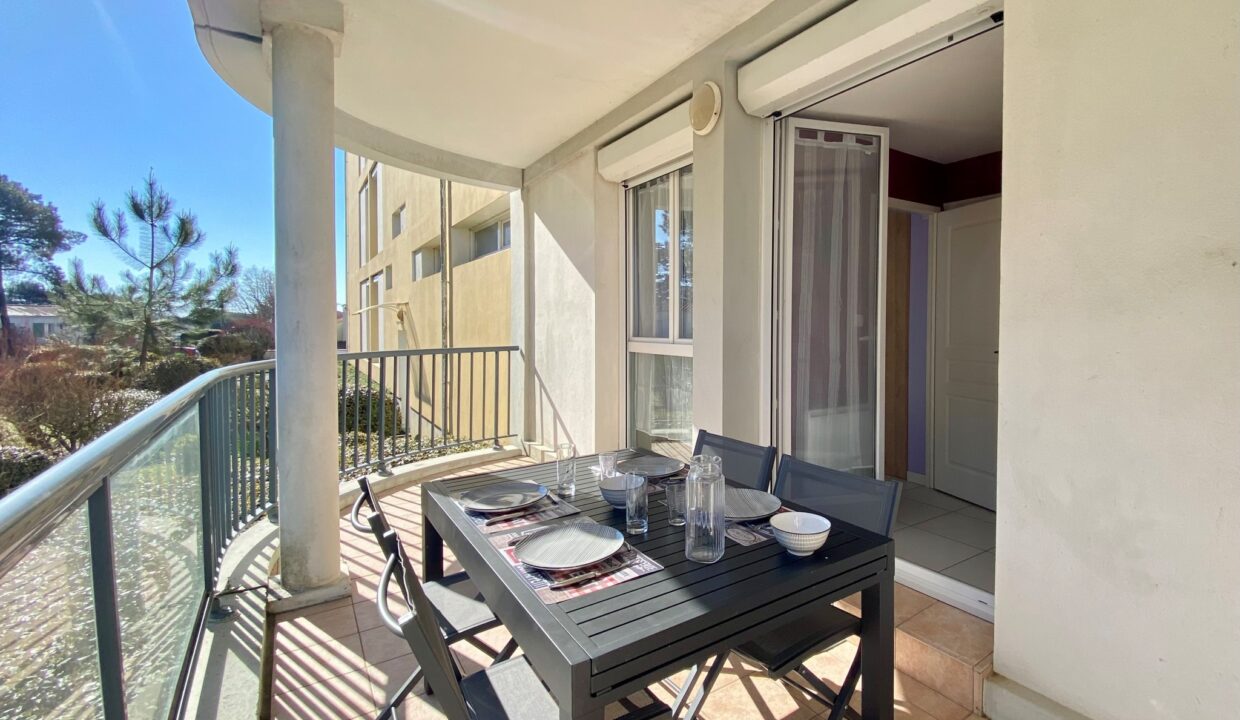 Quartier-du-Pied-de-Chaume-Appt-2-pers.-renove-et-cosy-avec-grand-balcon-Acces-WIFI-logement-classe-2-9