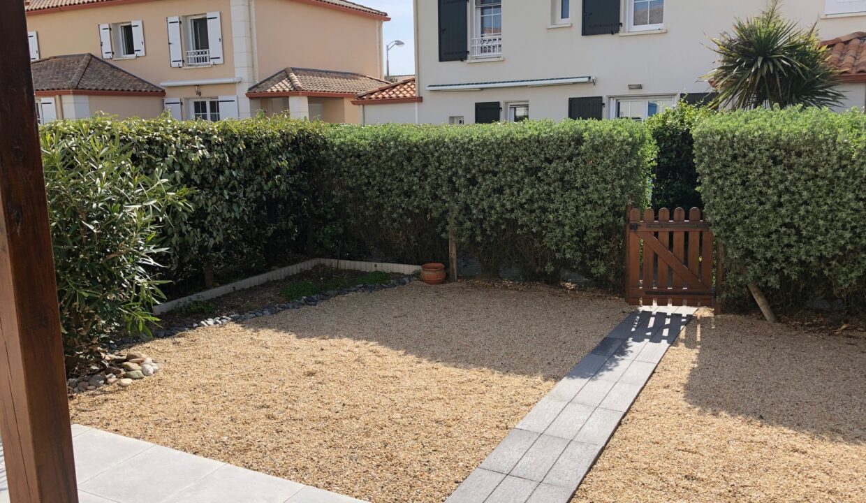 RESIDENCE-LE-DOMAINE-DE-LA-PAREE-Maison-2-chambres-4-couchages-PISCINE-COLLECTIVE-A-150M-DU-BORD-DE-MER-10
