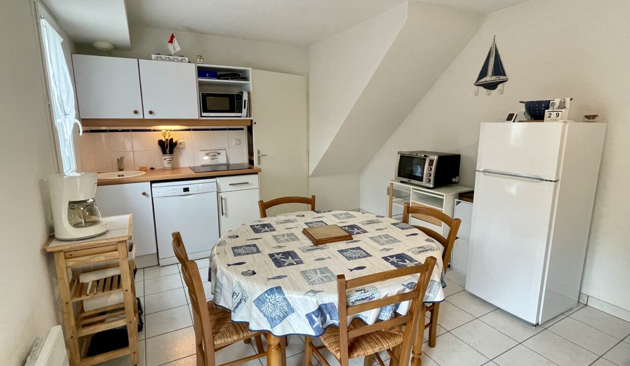 RESIDENCE-LE-DOMAINE-DE-LA-PAREE-PISCINE-COLLECTIVE-150M-DU-BORD-DE-MER-WIFI-2