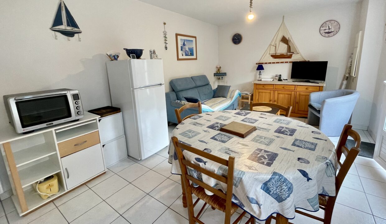 RESIDENCE-LE-DOMAINE-DE-LA-PAREE-PISCINE-COLLECTIVE-150M-DU-BORD-DE-MER-WIFI-4
