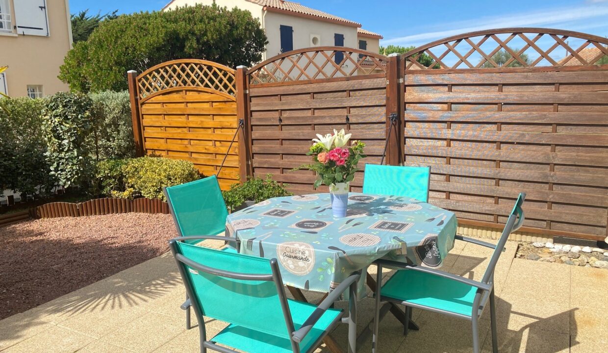 RESIDENCE-LE-DOMAINE-DE-LA-PAREE-PISCINE-COLLECTIVE-NON-CHAUFFEE-150M-DU-BORD-DE-MER-11