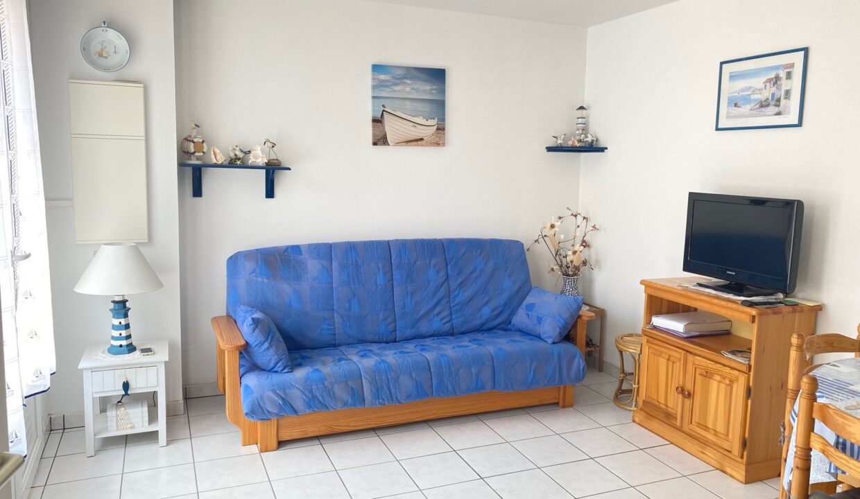 RESIDENCE-LE-DOMAINE-DE-LA-PAREE-PISCINE-COLLECTIVE-NON-CHAUFFEE-150M-DU-BORD-DE-MER-5