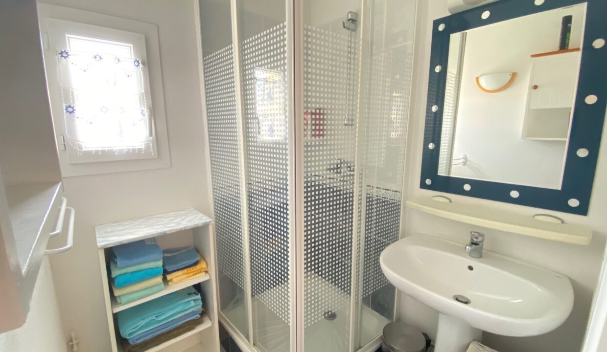 RESIDENCE-LE-DOMAINE-DE-LA-PAREE-PISCINE-COLLECTIVE-NON-CHAUFFEE-150M-DU-BORD-DE-MER-8