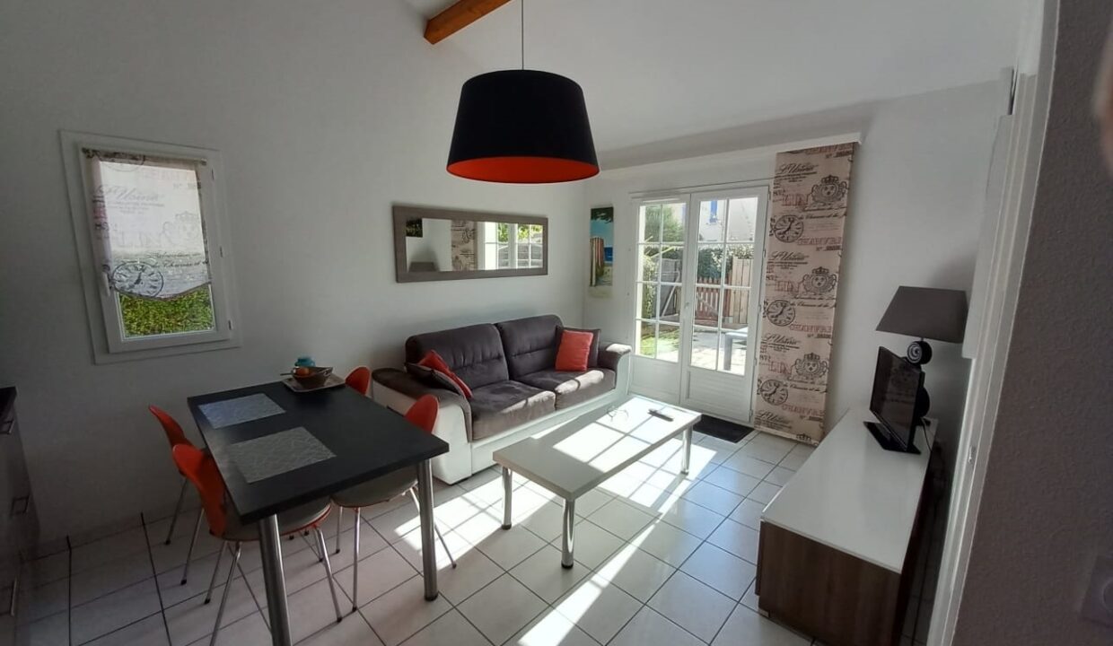 RESIDENCE-LE-DOMAINE-DE-LA-PAREE-PLAGE-A-PIED-150m-QUARTIER-DANIMATION-ESTIVALE-WIFI-2