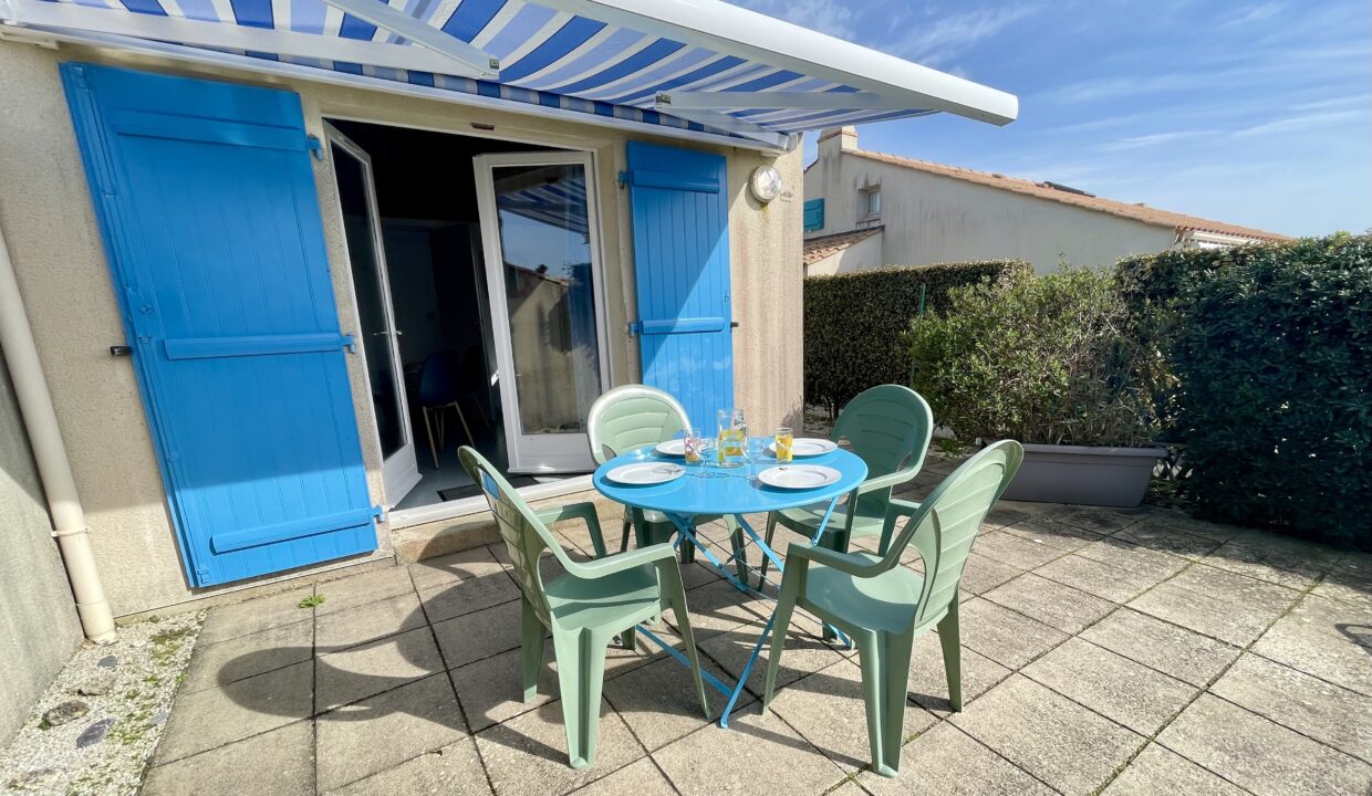 RESIDENCE-LE-GRAND-LARGE-PISCINE-ext.-CHAUFFEE-ET-TENNIS-COLLECTIFS-300M-DE-LA-PLAGE-A-PIED-Acces-WIFI-1