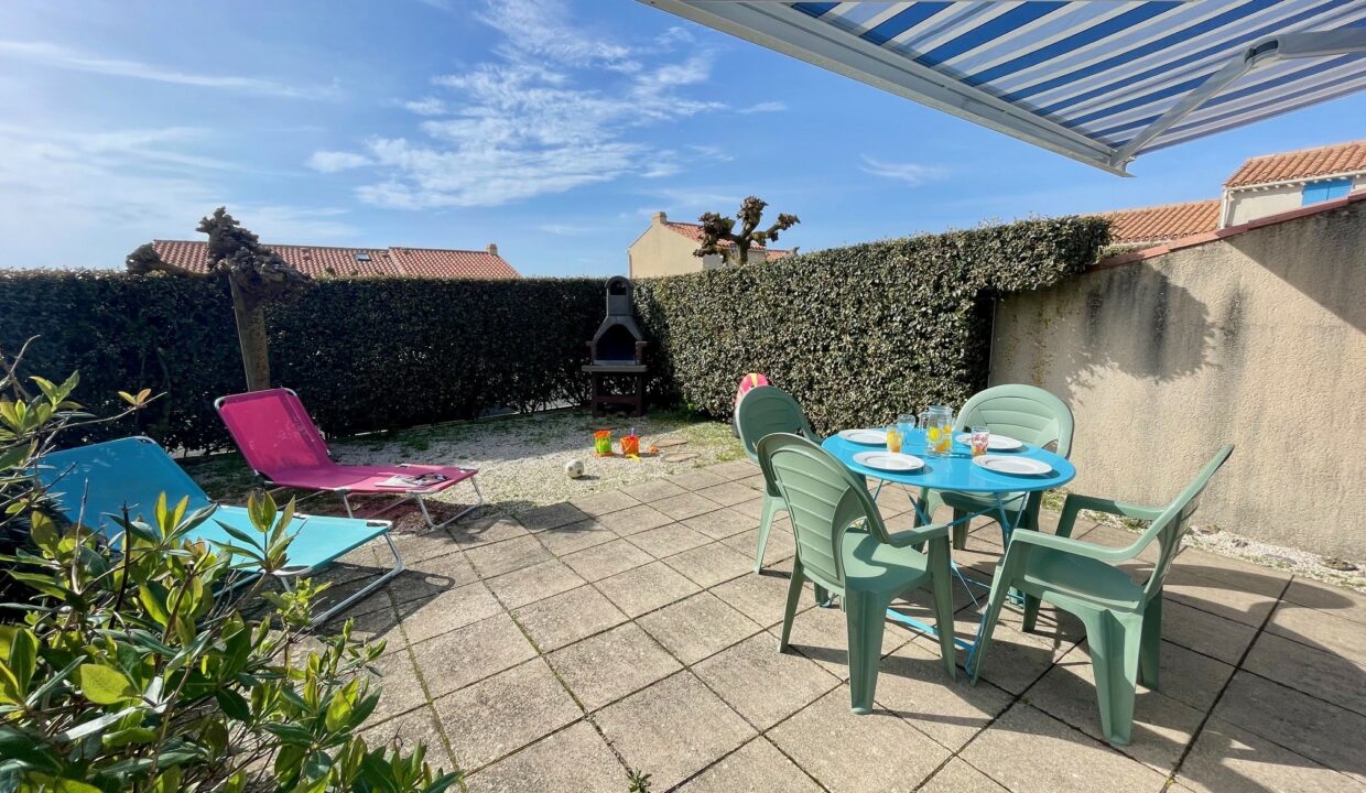 RESIDENCE-LE-GRAND-LARGE-PISCINE-ext.-CHAUFFEE-ET-TENNIS-COLLECTIFS-300M-DE-LA-PLAGE-A-PIED-Acces-WIFI-10