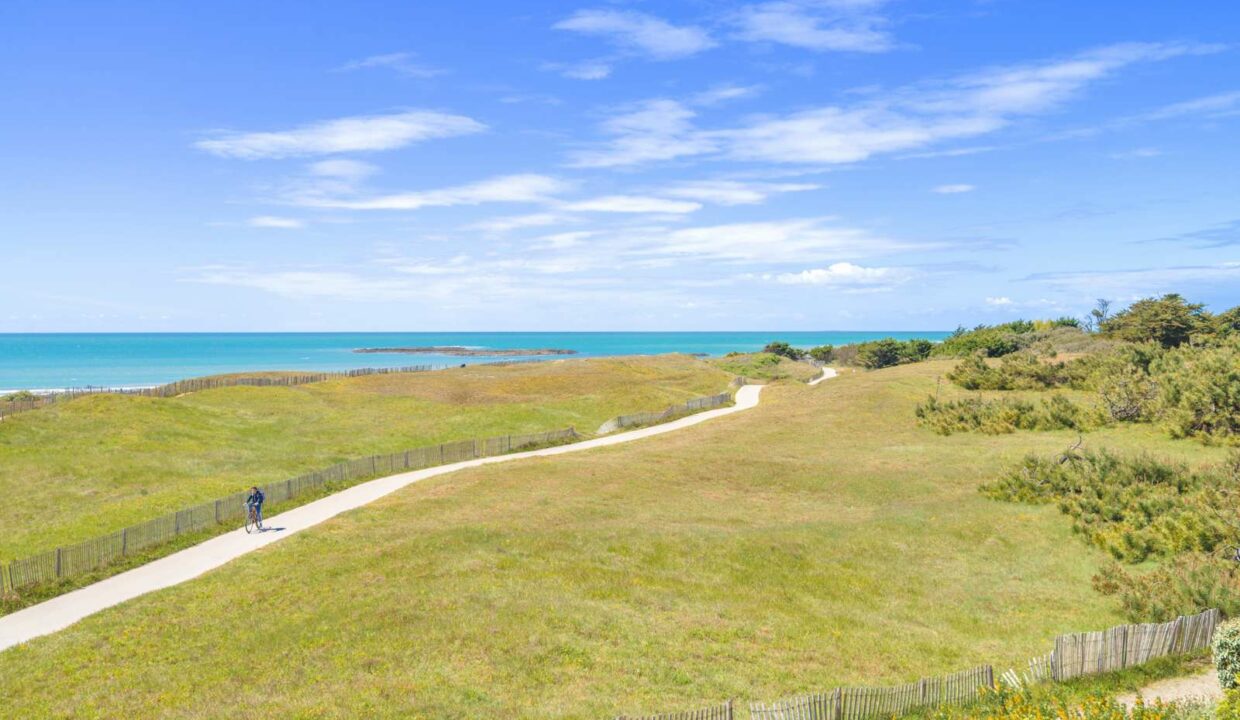 RESIDENCE-LE-GRAND-LARGE-PISCINE-ext.-CHAUFFEE-ET-TENNIS-COLLECTIFS-300M-DE-LA-PLAGE-A-PIED-Acces-WIFI-14