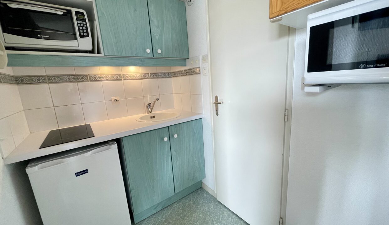 RESIDENCE-LE-GRAND-LARGE-PISCINE-ext.-CHAUFFEE-ET-TENNIS-COLLECTIFS-300M-DE-LA-PLAGE-A-PIED-Acces-WIFI-4