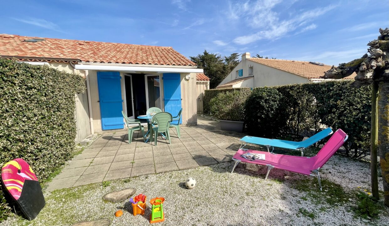 RESIDENCE-LE-GRAND-LARGE-PISCINE-ext.-CHAUFFEE-ET-TENNIS-COLLECTIFS-300M-DE-LA-PLAGE-A-PIED-Acces-WIFI-9