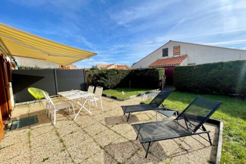 RESIDENCE "LES TAMARIS" AVEC PISCINE COLLECTIVE CHAUFFEE - 800M DE LA PLAGE ET DU CENTRE BOURG