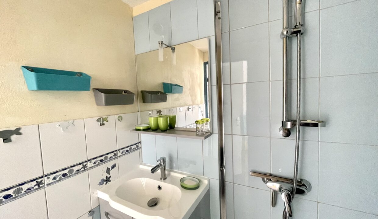 RESIDENCE-LES-TAMARIS-AVEC-PISCINE-COLLECTIVE-CHAUFFEE-800M-DE-LA-PLAGE-ET-DU-CENTRE-BOURG-7
