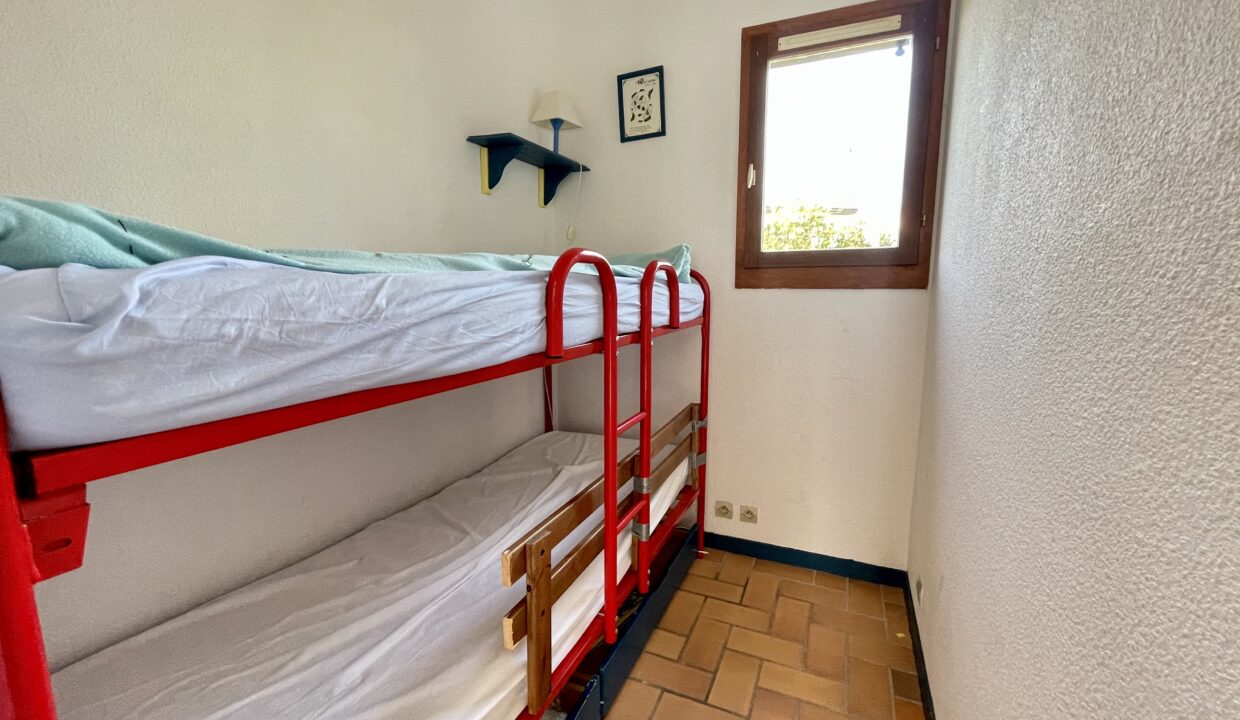 RESIDENCE-LES-TAMARIS-AVEC-PISCINE-COLLECTIVE-CHAUFFEE-800M-DE-LA-PLAGE-ET-DU-CENTRE-BOURG-8